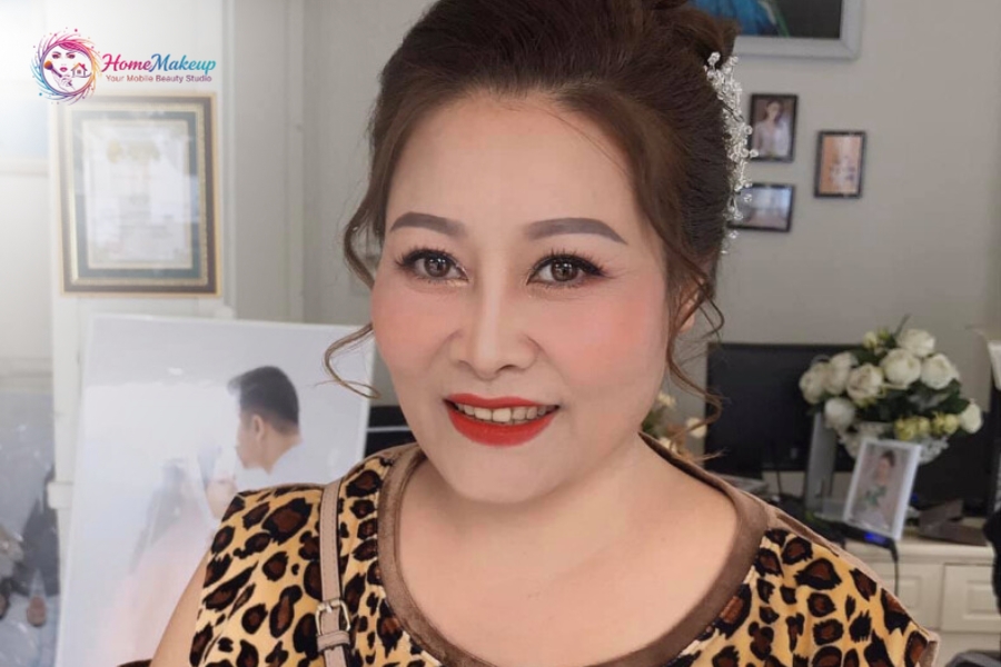 Kiểu Trang Điểm Cho Mẹ Cô Dâu Trẻ Trung Sang Trọng 2 Phong Cach Trang Diem Tong Mau Am