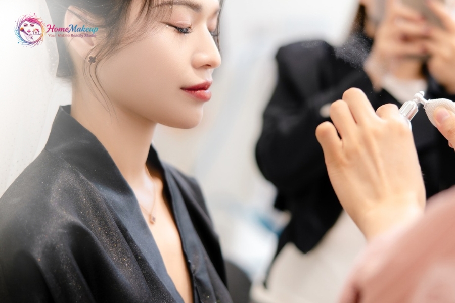 Dịch vụ trang điểm cô dâu tại nhà của Home Makeup mang đến sự tiện lợi tuyệt đối cho ngày trọng đại